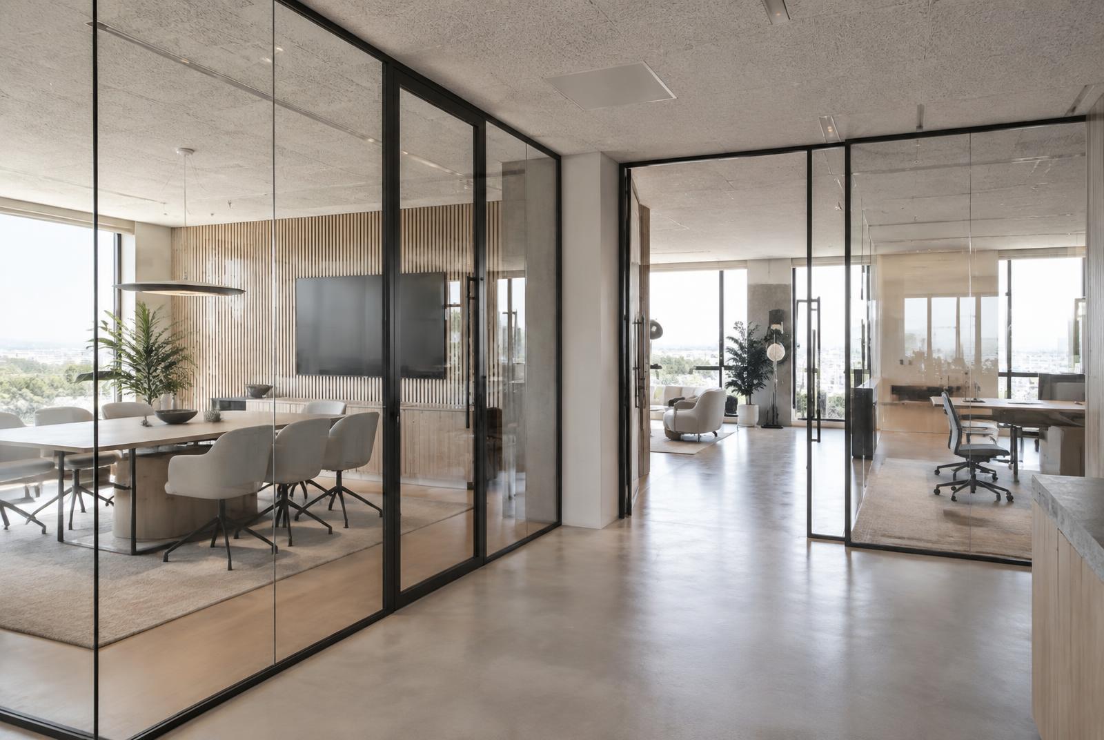 Arkitektur och fönsterlösning för invändiga glaspartier för moderna kontor